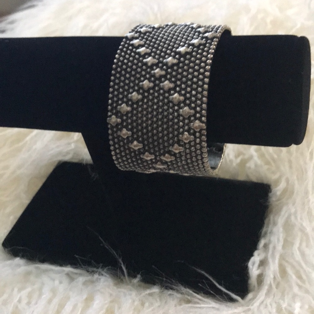 Bracelet cuff